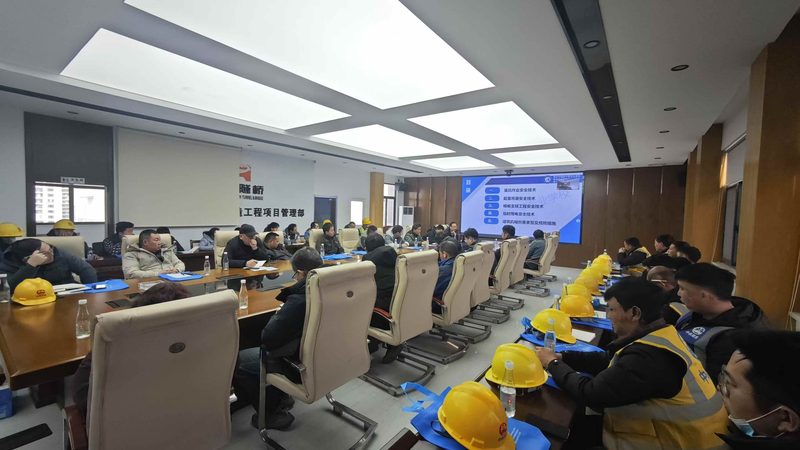 建造师培训报名并非人人可报，需要满足以下条件：